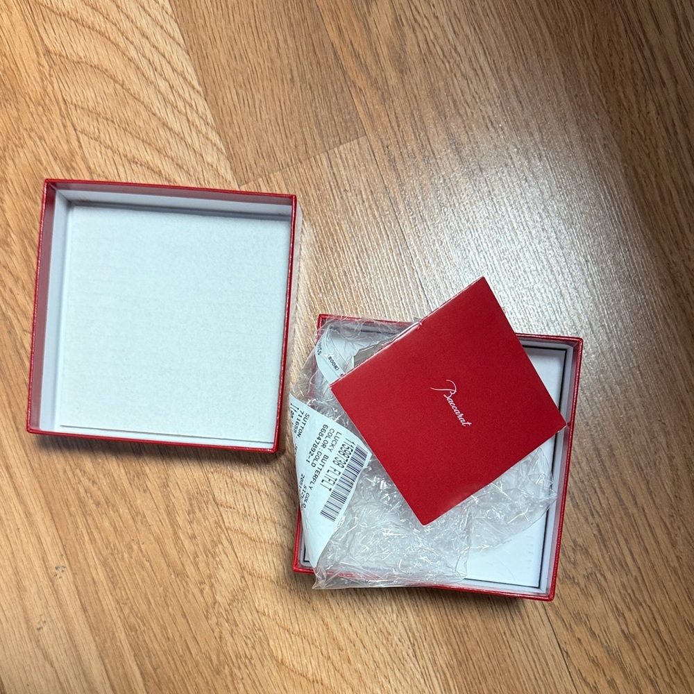 Baccarat Signature Red Gift Box - Picture 2 of 4